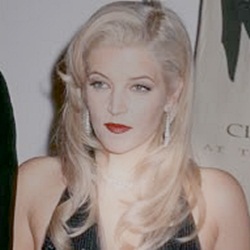 Lisa Presley Photo 15