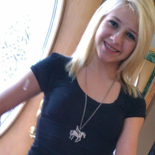 Taylor Ashton Photo 11