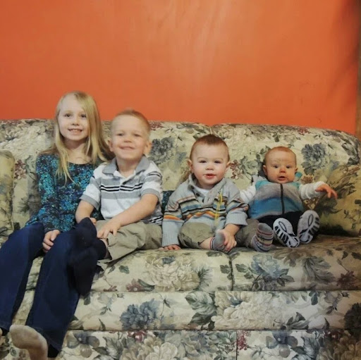 Elizabeth Shafer Photo 14