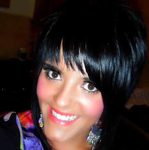 Samantha Jeffries Photo 9
