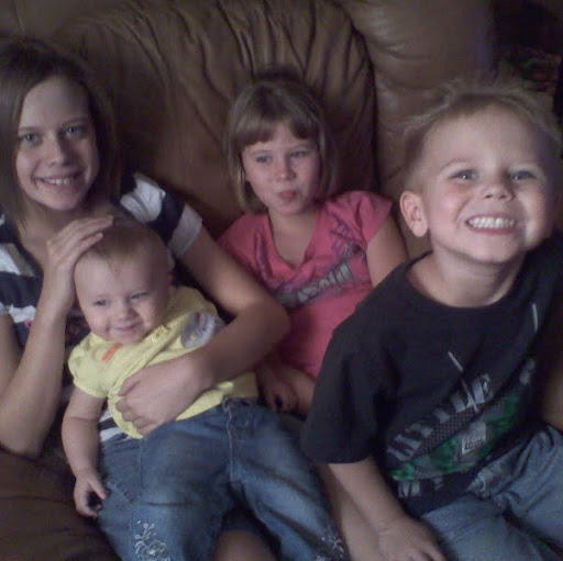 Melissa Goins Photo 15