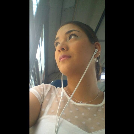 Adriana Florez Photo 15
