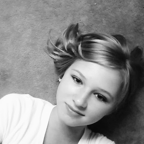 Erin Cole Photo 10
