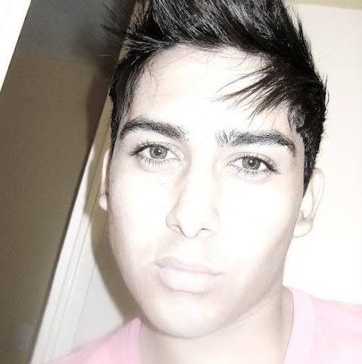 Aron Gonzalez Photo 16