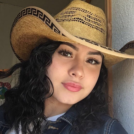 Julieta Salinas Photo 9