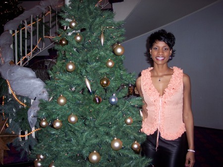 Dionne Anderson Photo 17