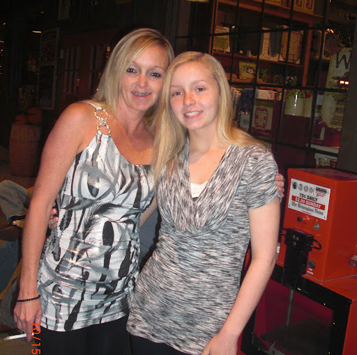 Nicki Roberts Photo 12