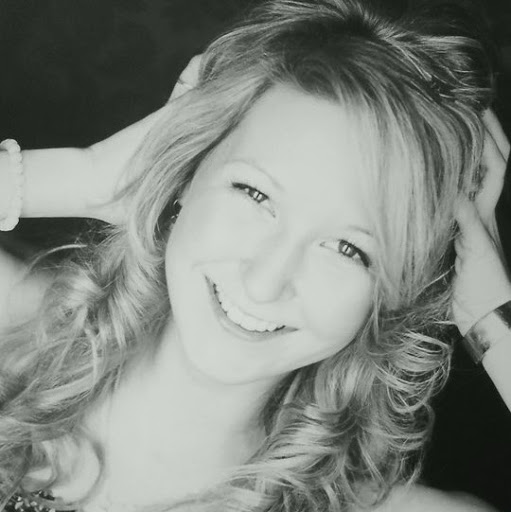 Lisa Schuster Photo 14