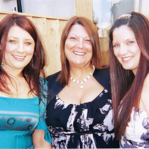 Elaine White Photo 18