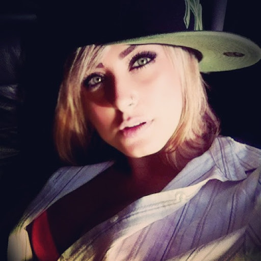 Annie Schneider Photo 17
