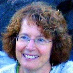 Paula Bates Photo 13