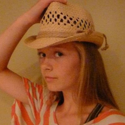 Lydia Larson Photo 12