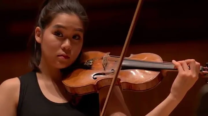 Esther Yoo Photo 24