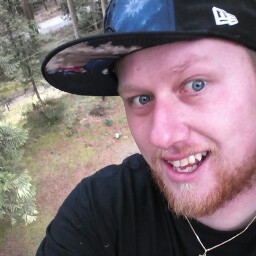 Robert Hollar Photo 8