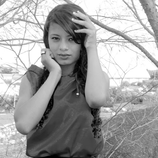 Amanda Knowles Photo 12