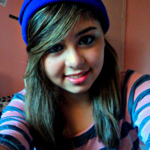 Hannah Kendrick Photo 11