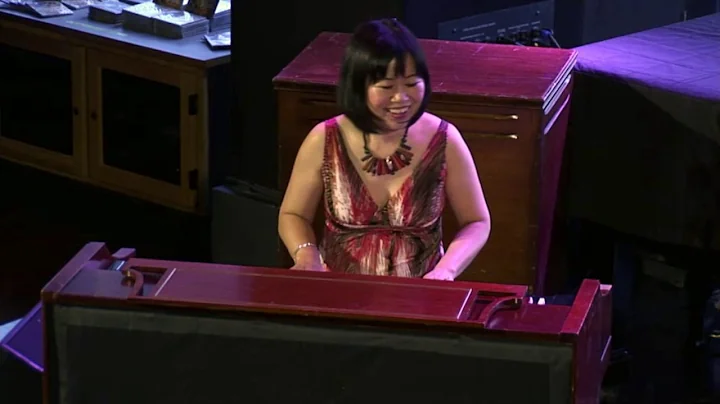 Akiko Davis Photo 10
