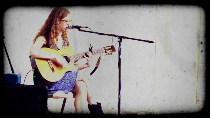 Julia Stephenson Photo 26
