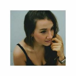 Lara Miller Photo 14