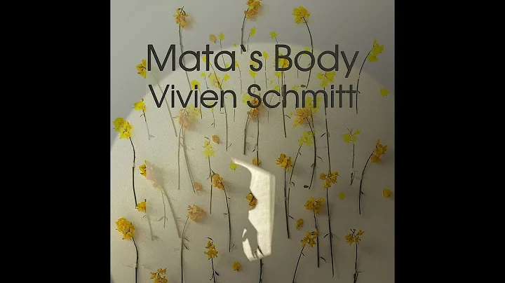 Vivian Schmitt Photo 12
