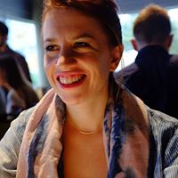 Sarah Oates Photo 7