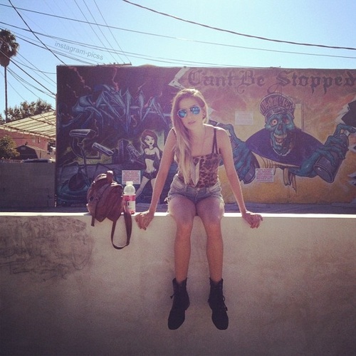 Eleanor Wilkinson Photo 13