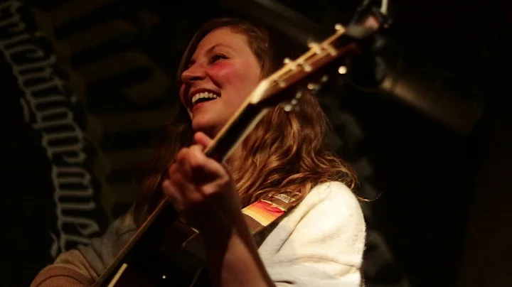 Emily Lindgren Photo 16
