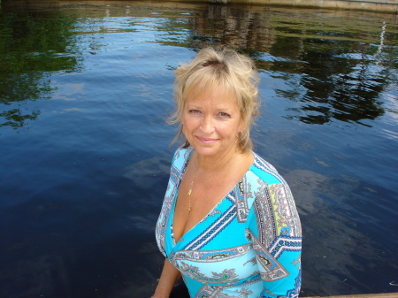 Phyllis Perry Photo 16