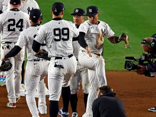 Aaron Boone Photo 57